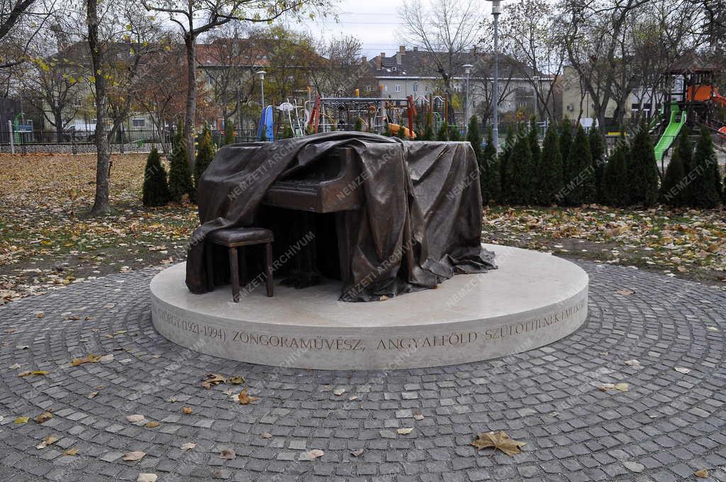 Kultúra - Budapest - Szobor Cziffra György emlékére
