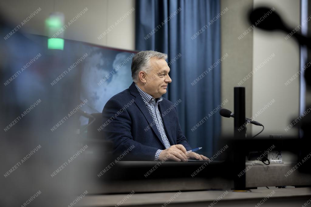 Miniszterelnöki interjú a Kossuth rádióban