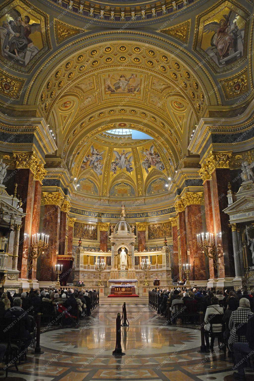 Vallás - Budapest - Mise a Szent István Bazilikában