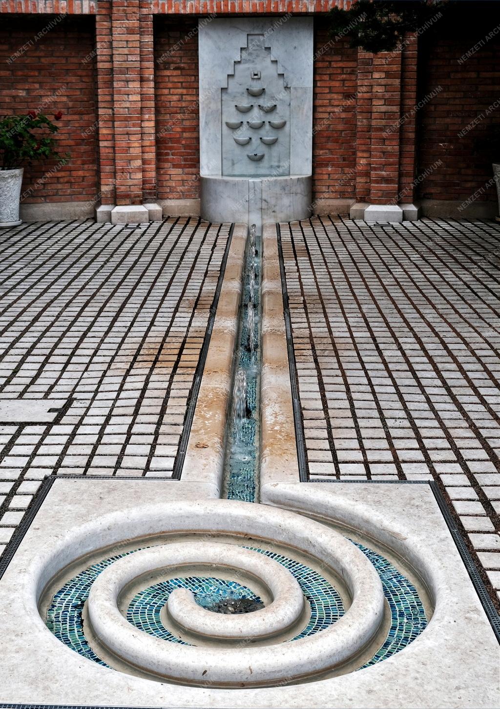 Kultúra - Budapest - Gül Baba türbéje a Rózsadombon