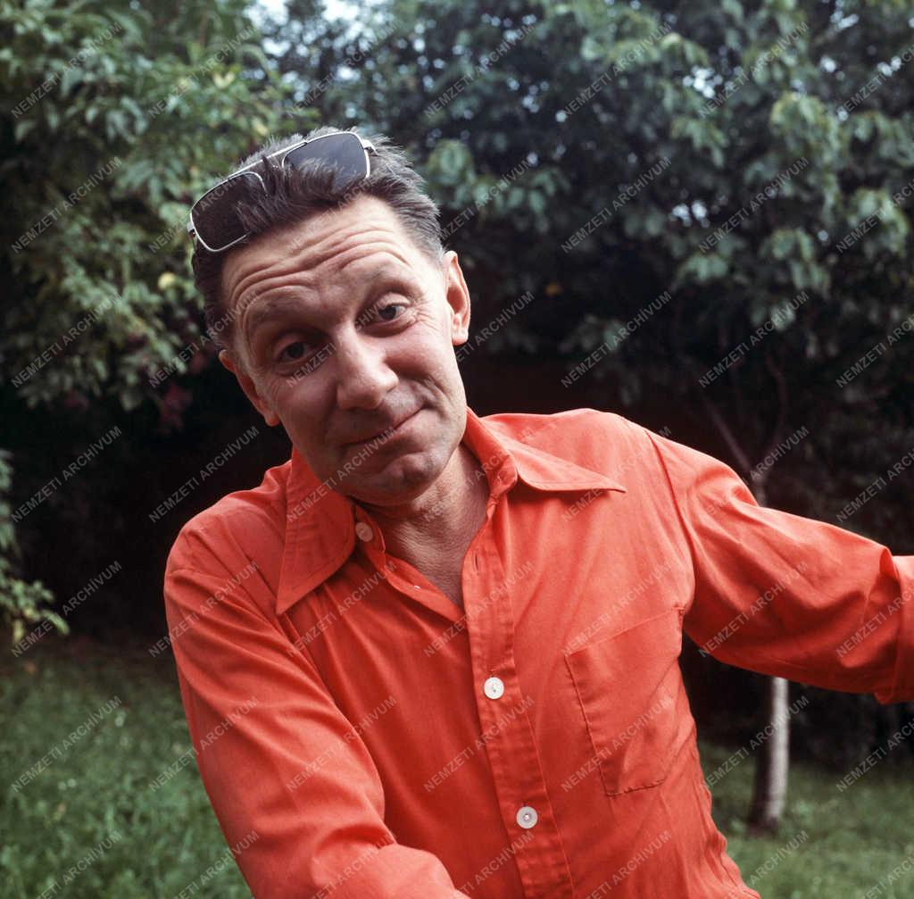 Színház - Őze Lajos