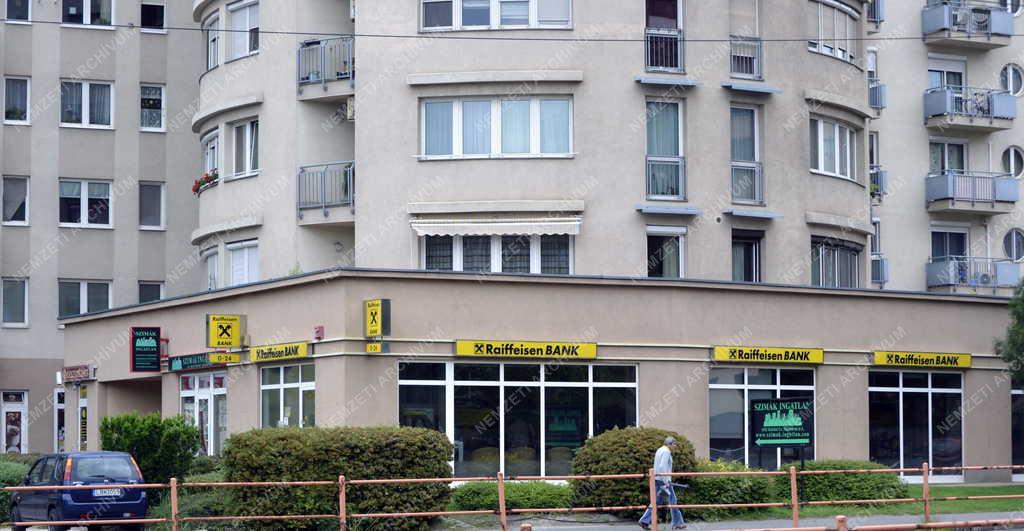 Pénzintézet - Budapest - A Raiffeisen bankfiók Kőbányán