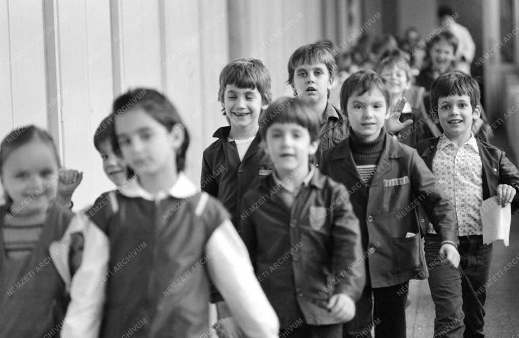 Életkép - Oktatás - Óraközi szünet az iskolában