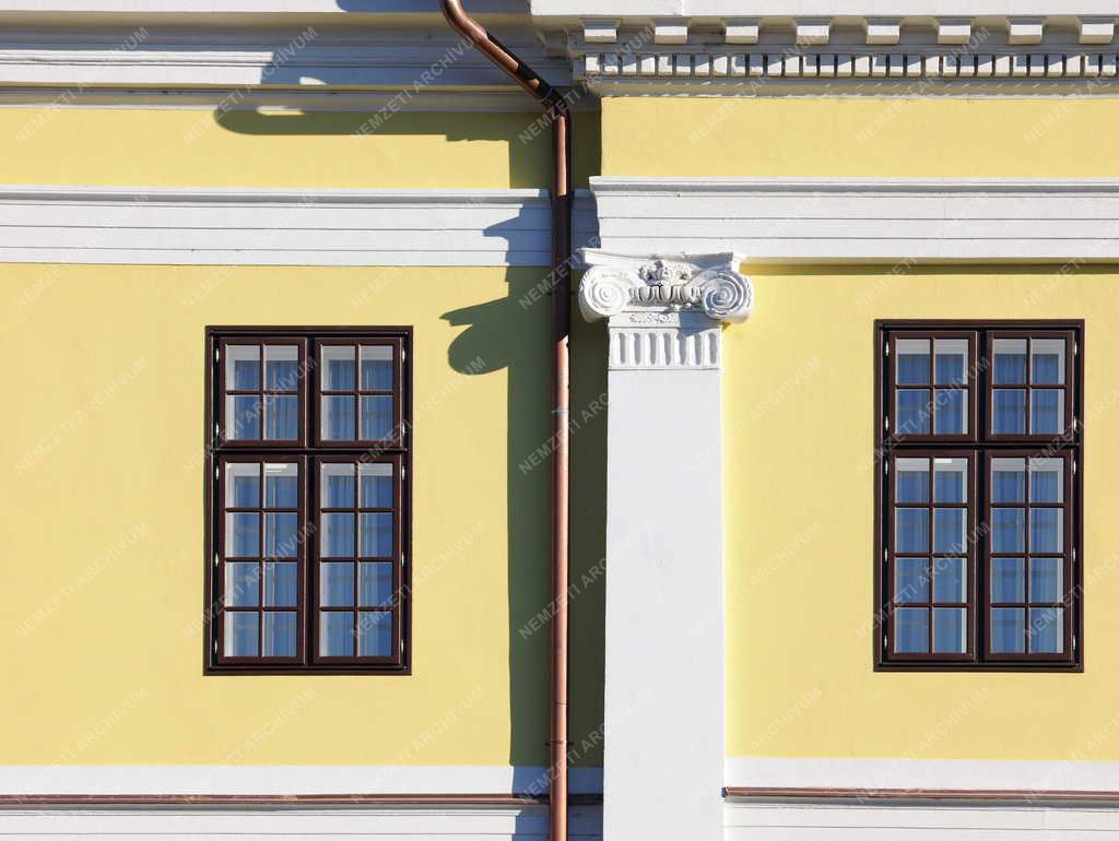 Épület - Balmazújváros -  A felújított Semsey kastély 