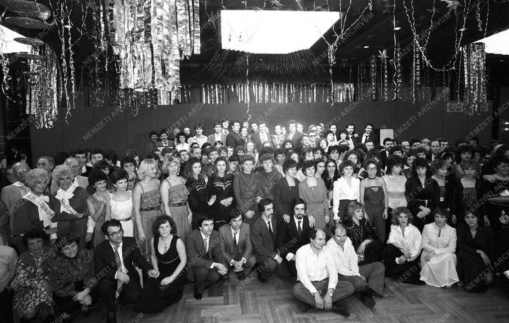 Érdekesség - Nemzetközi ikerbál a Hiltonban