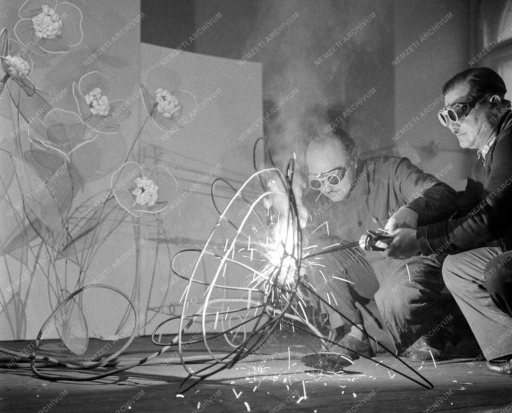 Kereskedelem - Fővárosi Szivárvány Áruház Vállalat