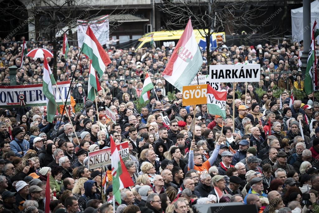 Március 15. - Állami díszünnepség a Múzeumkertben