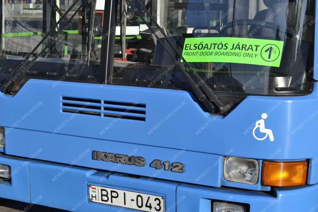 Közlekedés - Budapest - Autóbusz  