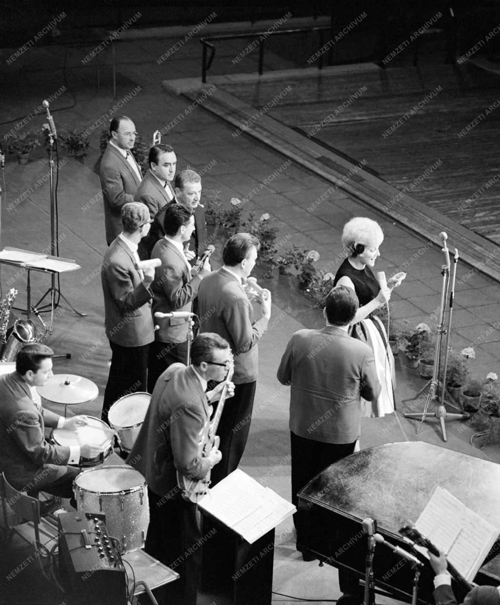 Kultúra - Vico Torrian és Ines Taddio koncert a Kisstadionban