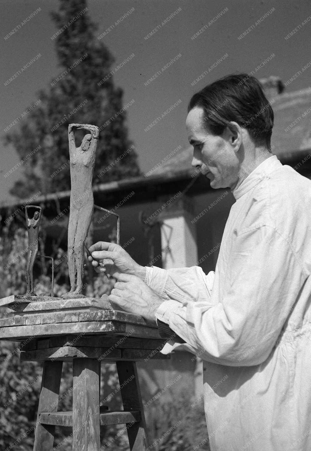 Laborc Ferenc  Munkácsy-díjas szobrász