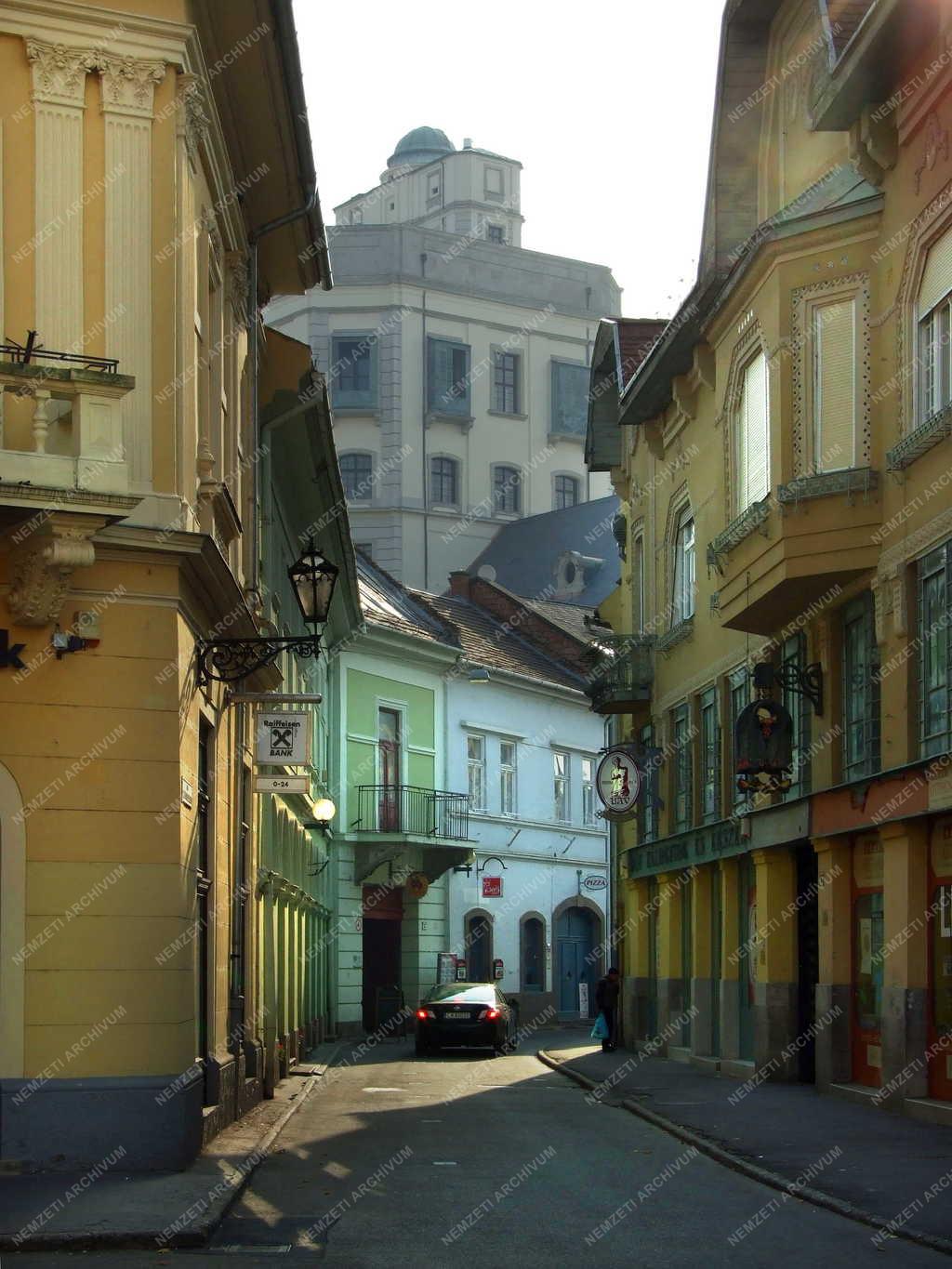 Eger - Városkép - A Jókai utca