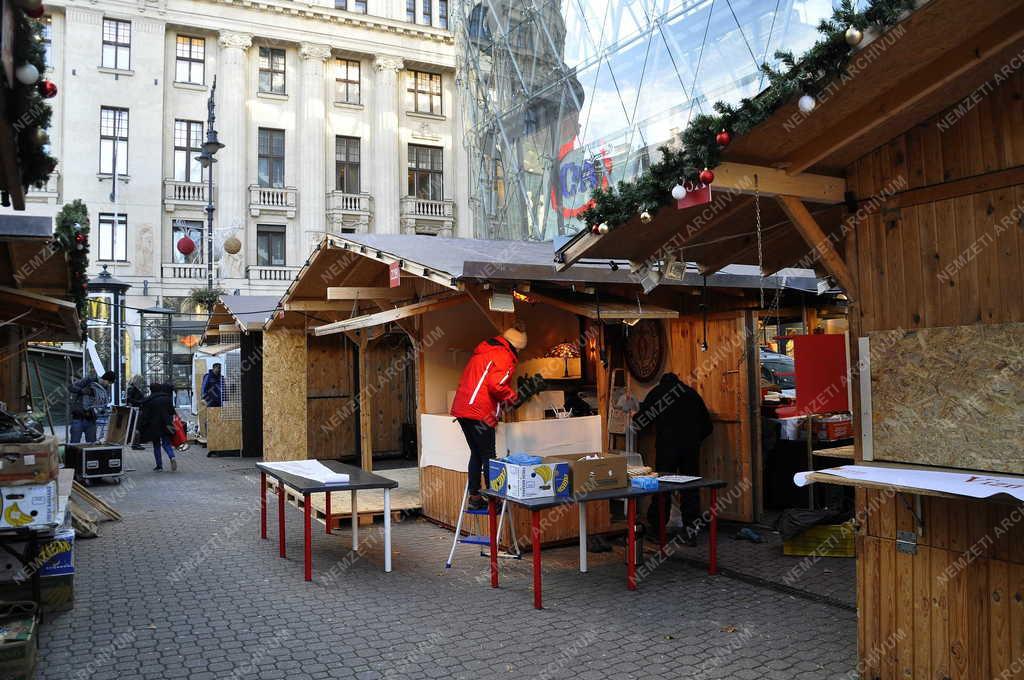 Ünnep - Budapest - Adventi vásárra készülnek 