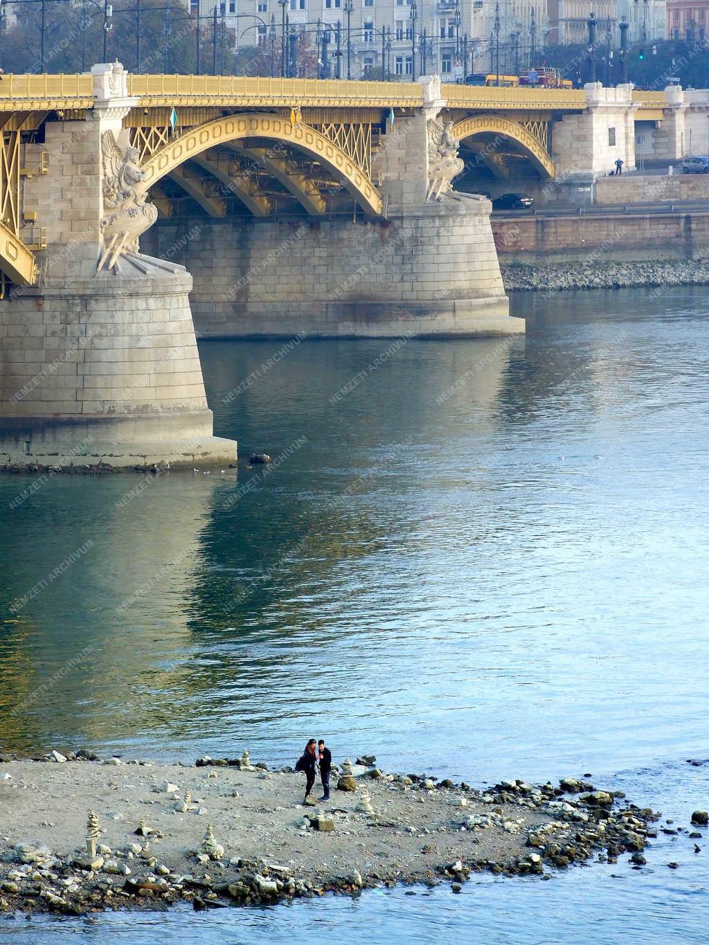 Városkép - Budapest - Alacsony a Duna vízszintje