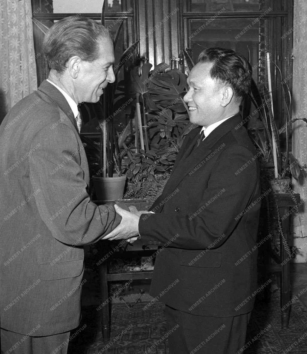 Külpolitika - Vietnami küldöttség Magyarországon 