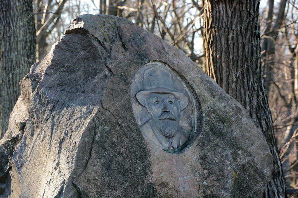 Emlékmű - Pilisszentkereszt - Dobogókő - Tirts Rezső emlékműve