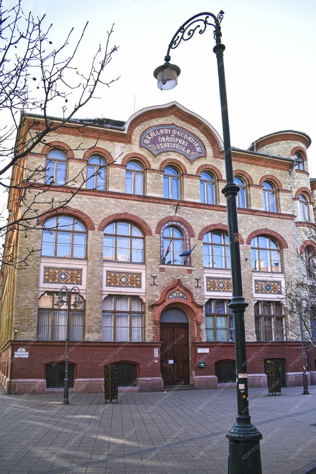 Oktatás - Budapest - Az Óbudai Egyetem B épülete