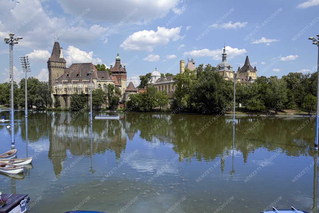 Városkép - Budapest - Vajdahunyad-vár a Városligetben