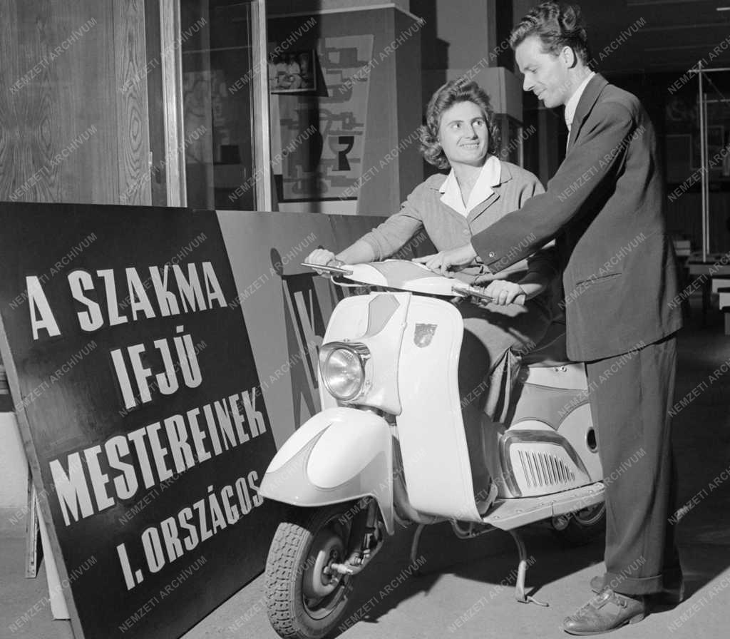 Oktatás - A Szakma Ifjú Mestereinek kiállítása