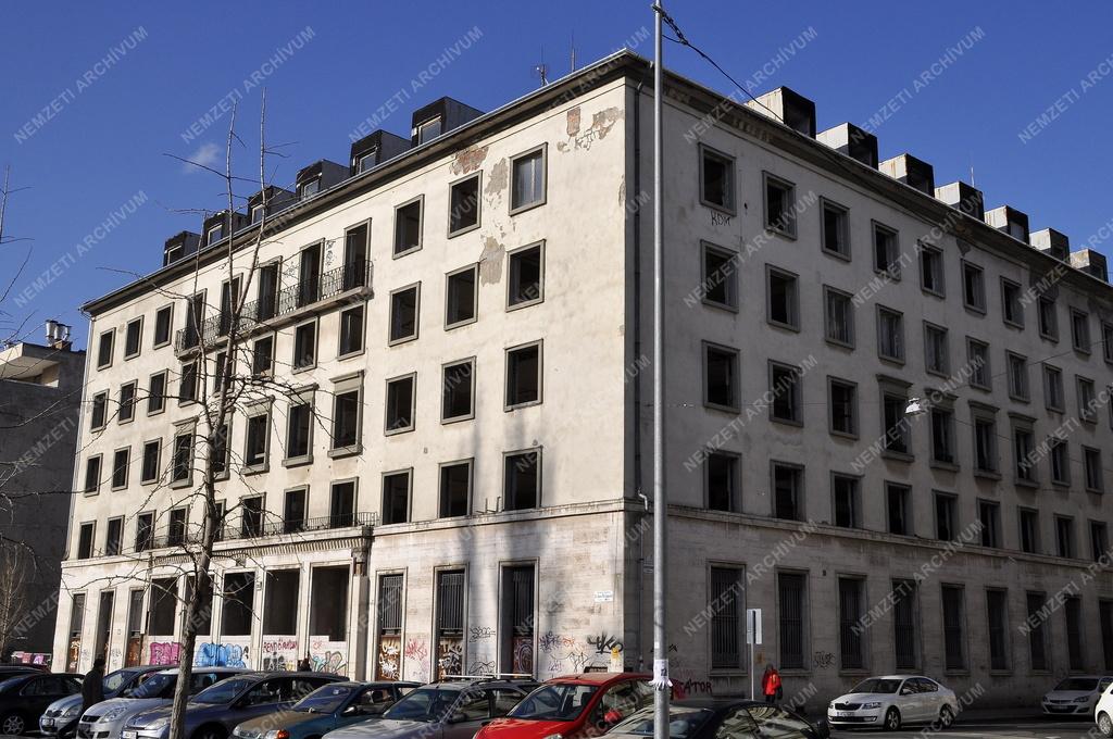 Városkép - Budapest - II. János Pál pápa tér