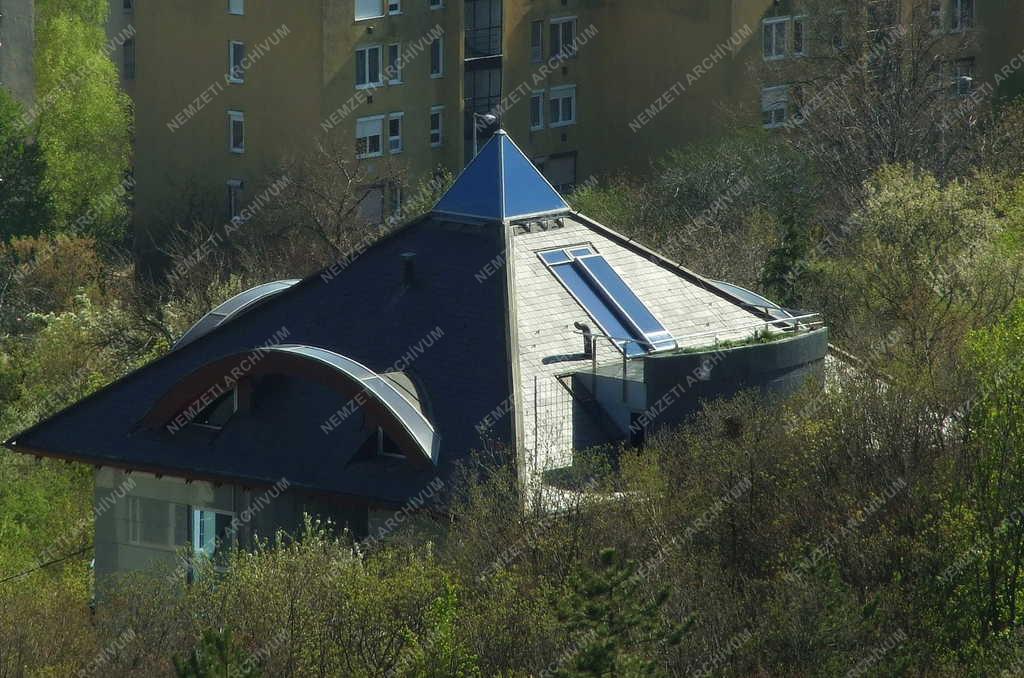 Táj, város - Budapest - Napkollektoros épület