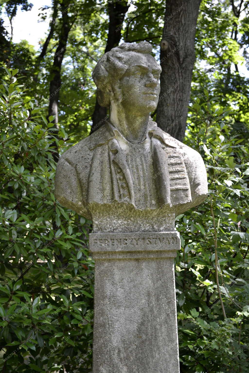 Műalkotás - Budapest - Ferenczy István szobra