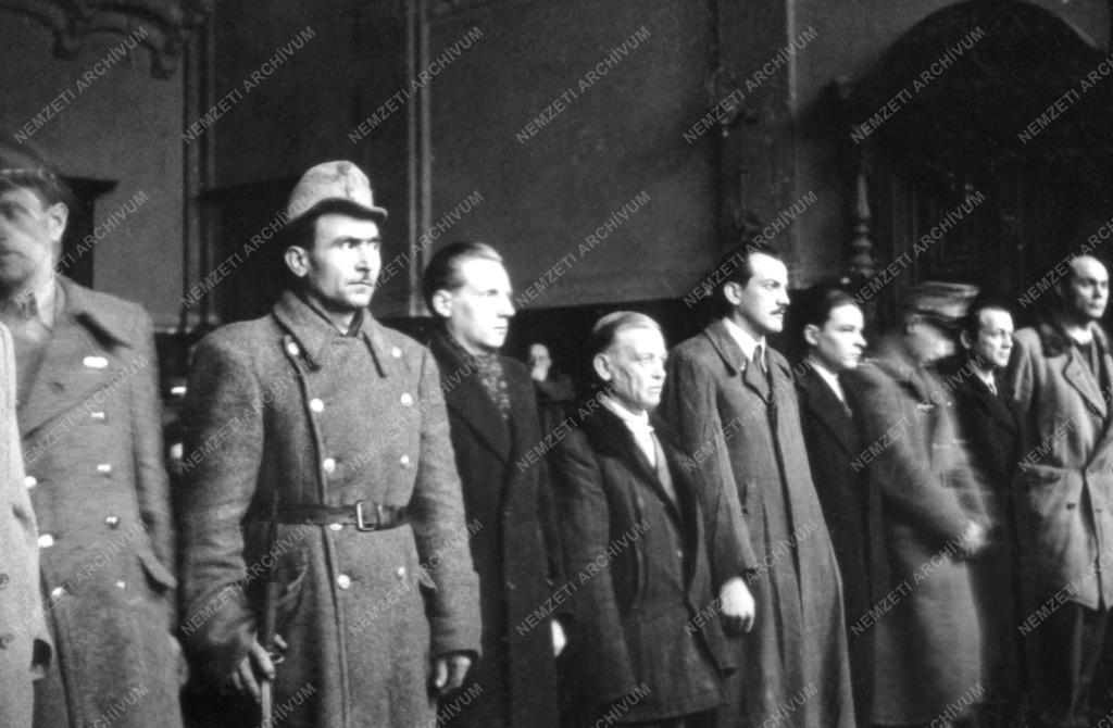 Igazságszolgáltatás - Bíróság - Dévay Camilla és társai