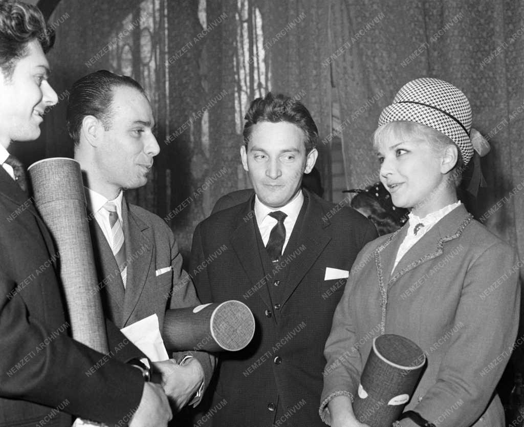 Átadták az 1963. évi művészeti díjakat a Magyar Újságírók Szövetségének székházában