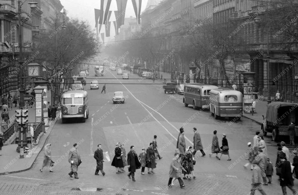 Városkép - Budapest - Népköztársaság útja