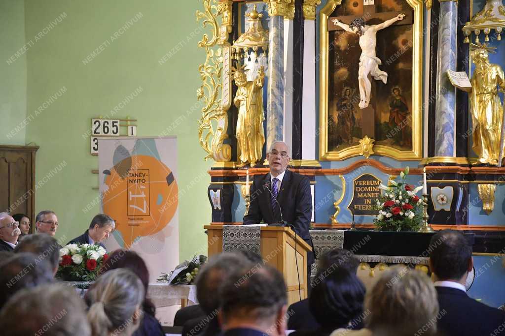 A romániai magyar iskolák országos tanévnyitó ünnepsége Brassóban