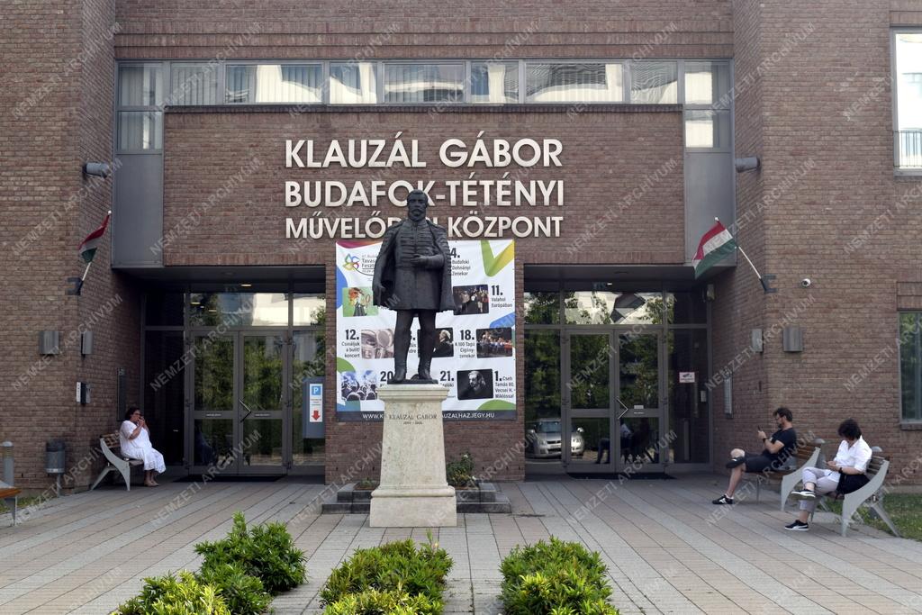 Kultúra - Budapest - Klauzál Gábor poliitkus szobra