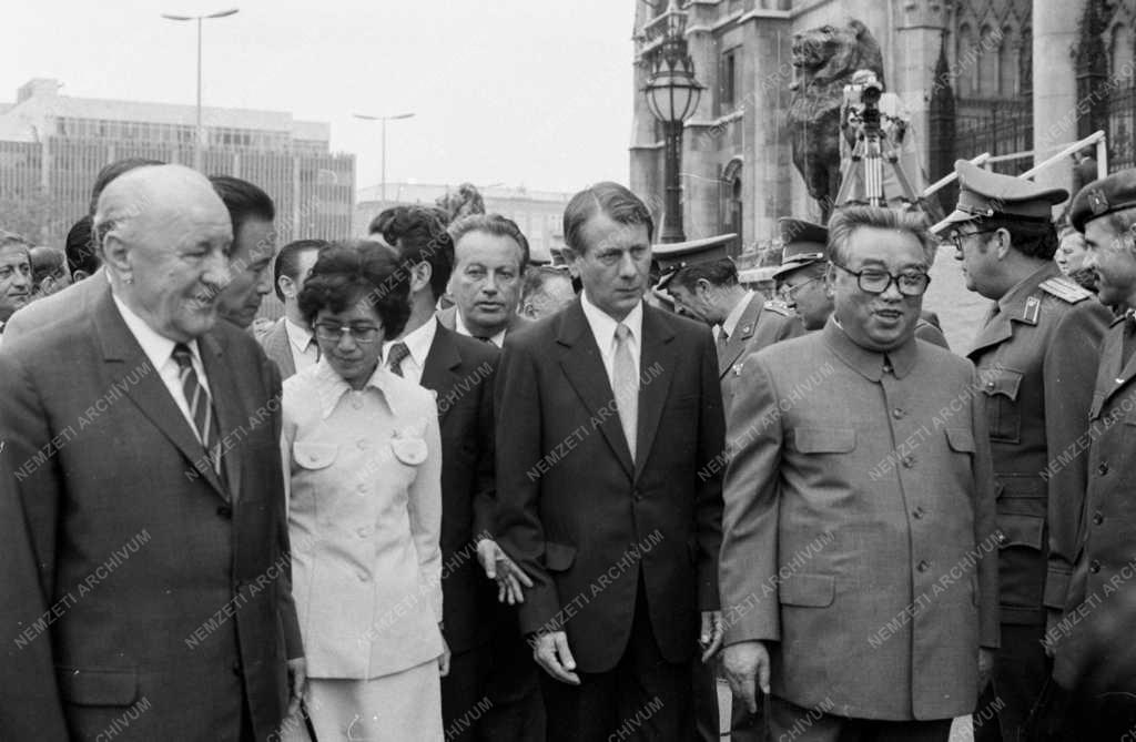 Külkapcsolat - Az észak-koreai párt- és állami küldöttség fogadása a Kossuth Lajos téren