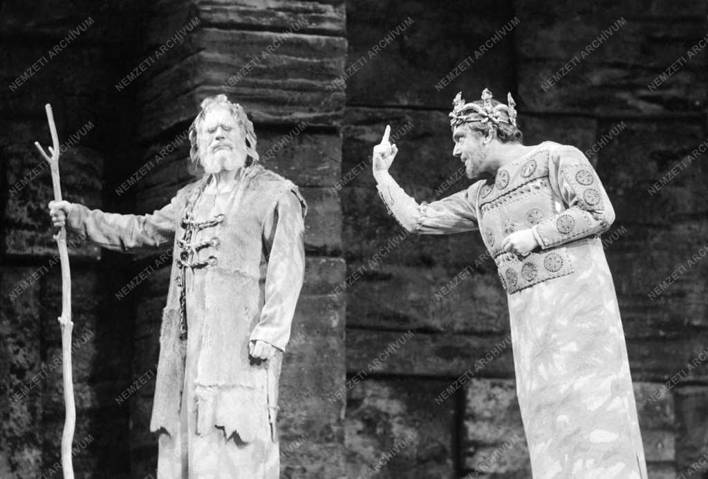 A Madách Színház november 20-án mutatja be Szophoklész: Oidipusz király című drámáját.