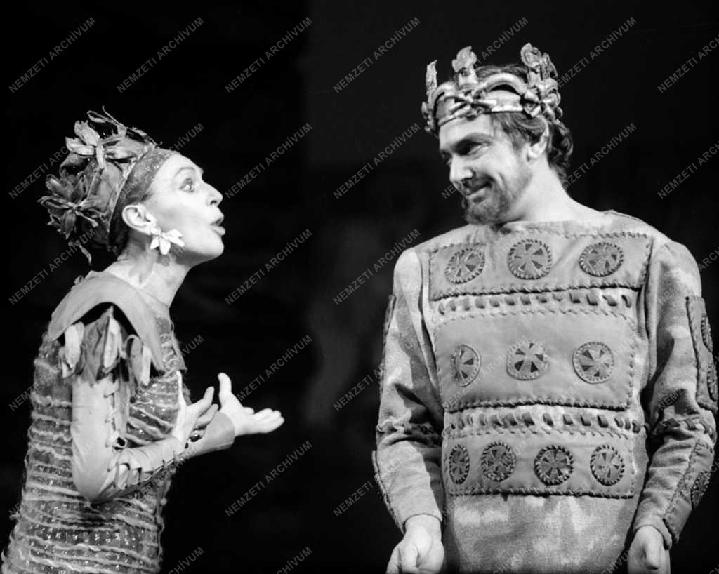 A Madách Színház november 20-án mutatja be Szophoklész: Oidipusz király című drámáját.