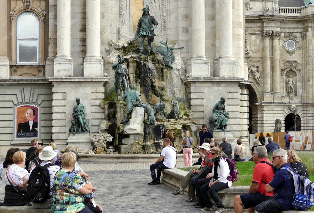  Turizmus - Budapest - Külföldi csoport városnézésen