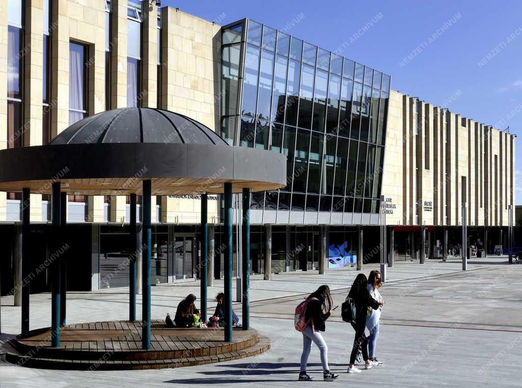 Városkép - Százhalombatta - Szekeres József Konferencia- és Rendezvényközpont