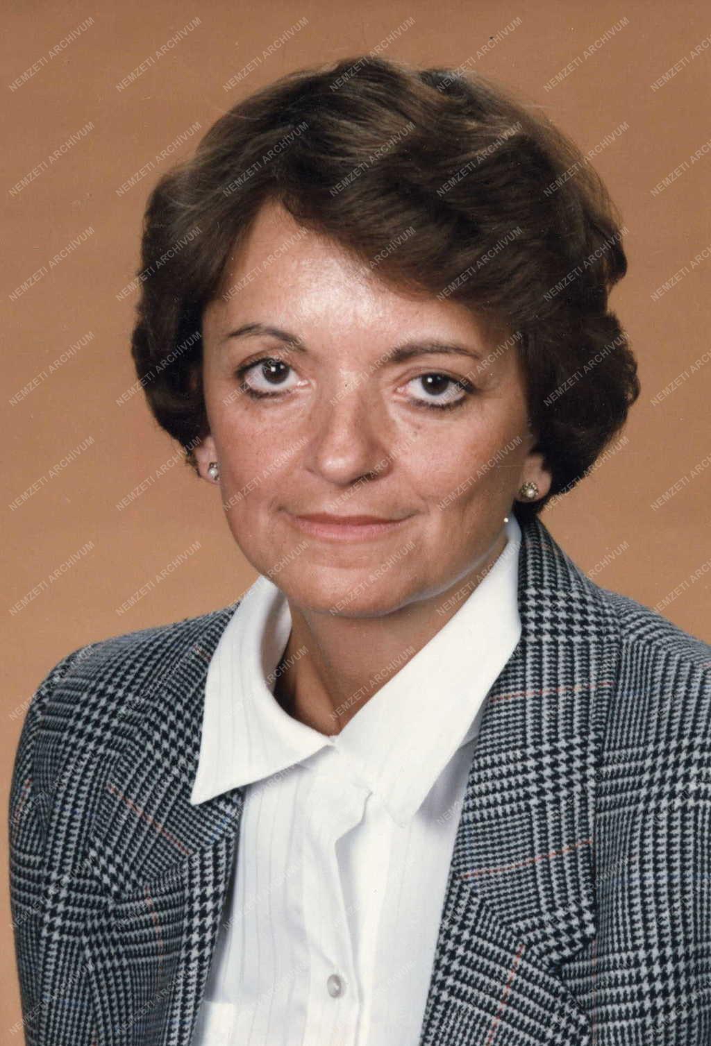 Belpolitika - MSZMP PB tagok - Tatai Ilona