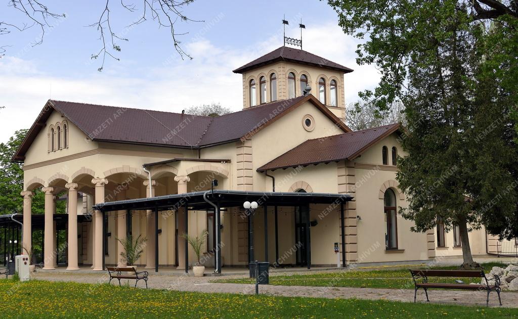 Városkép - Budapest - A margitszigeti egykori Casino épülete 