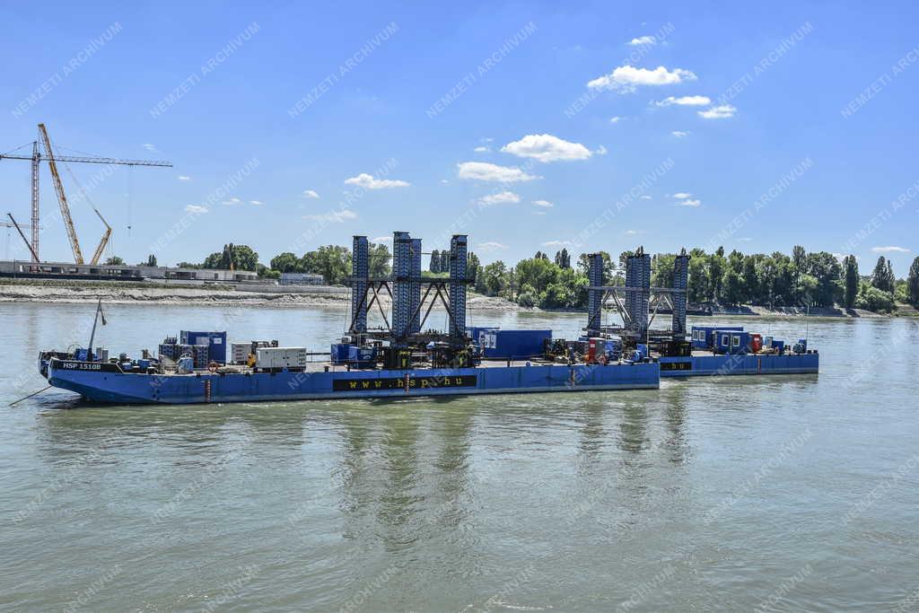 Közlekedés - Budapest - Összekötő vasúti híd