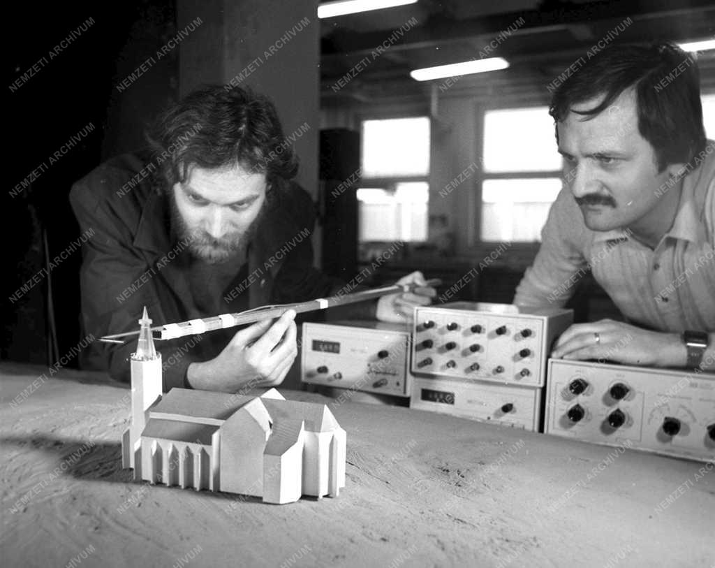 Város - Templommakett a szélcsatornában