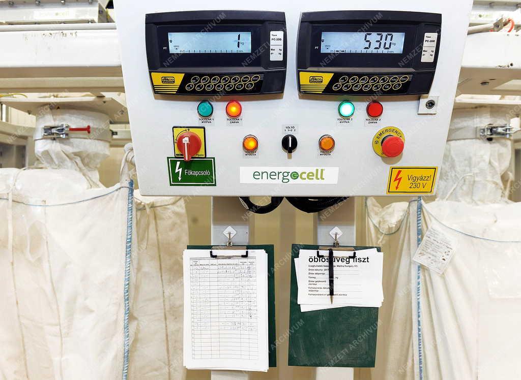 Építőipar - Debrecen - Üveghab gyártás