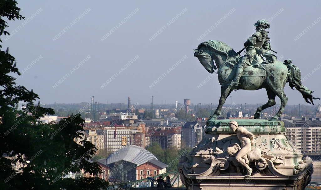 Budapest -  Vár - Köztéri szobor