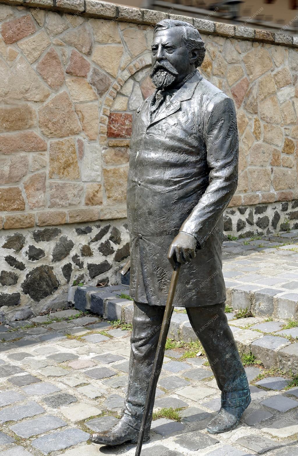 Kultúra - Verőce - Ybl Miklós szobra