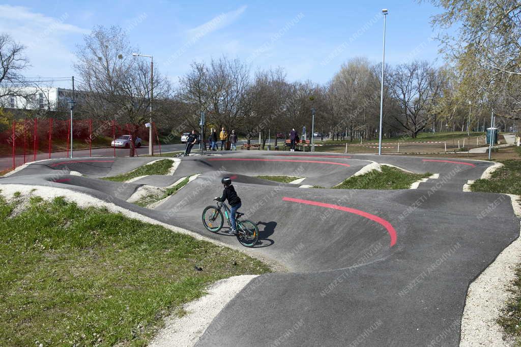 Szabadidő - Budapest - Sportliget Kőbányán - Pumpapálya