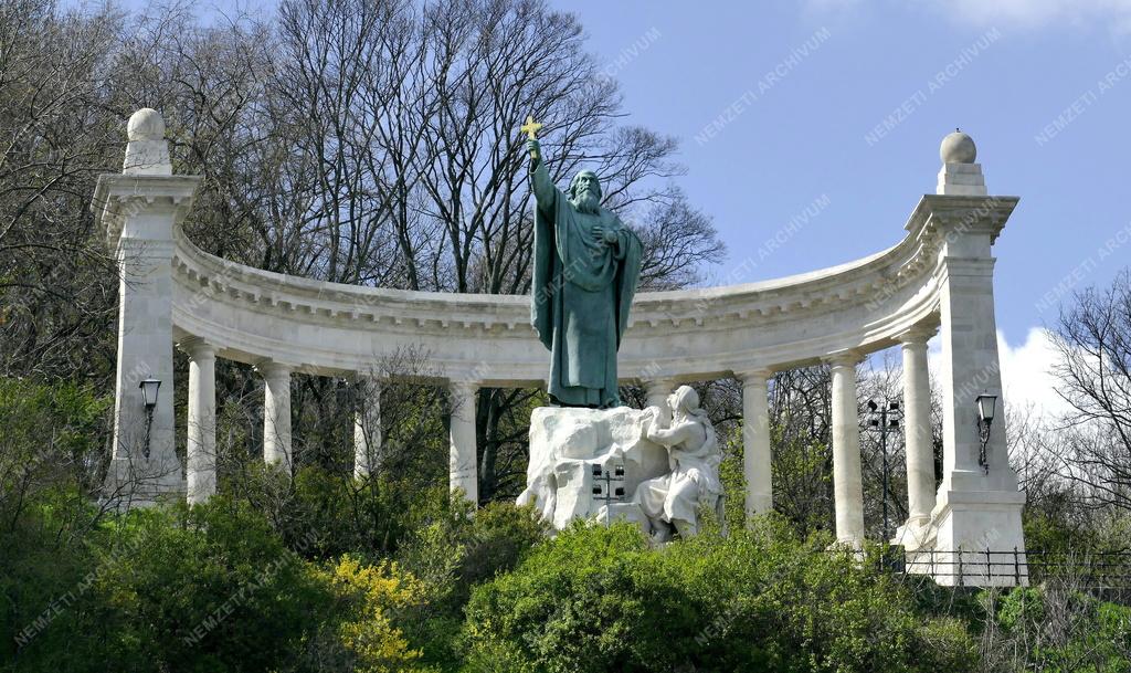 Városkép - Budapest - A felújított Szent Gellért-szobor Budán
