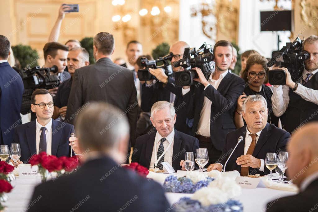 Orbán Viktor a prágai V4-Nyugat-Balkán csúcstalálkozón
