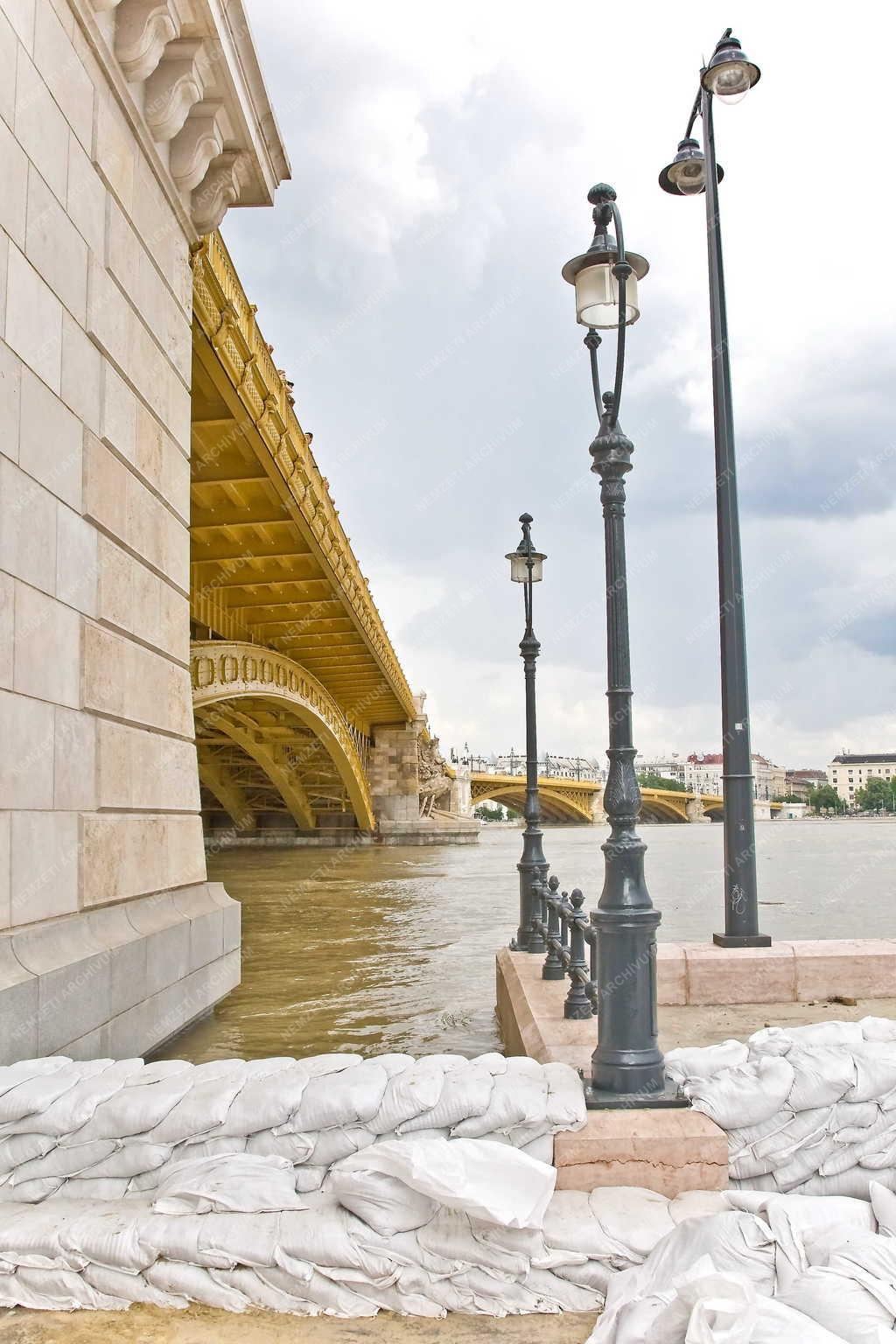 Árvíz - Budapest - Árad a Duna Budapestnél