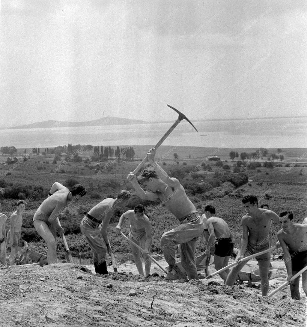 Balaton - Építőtábor