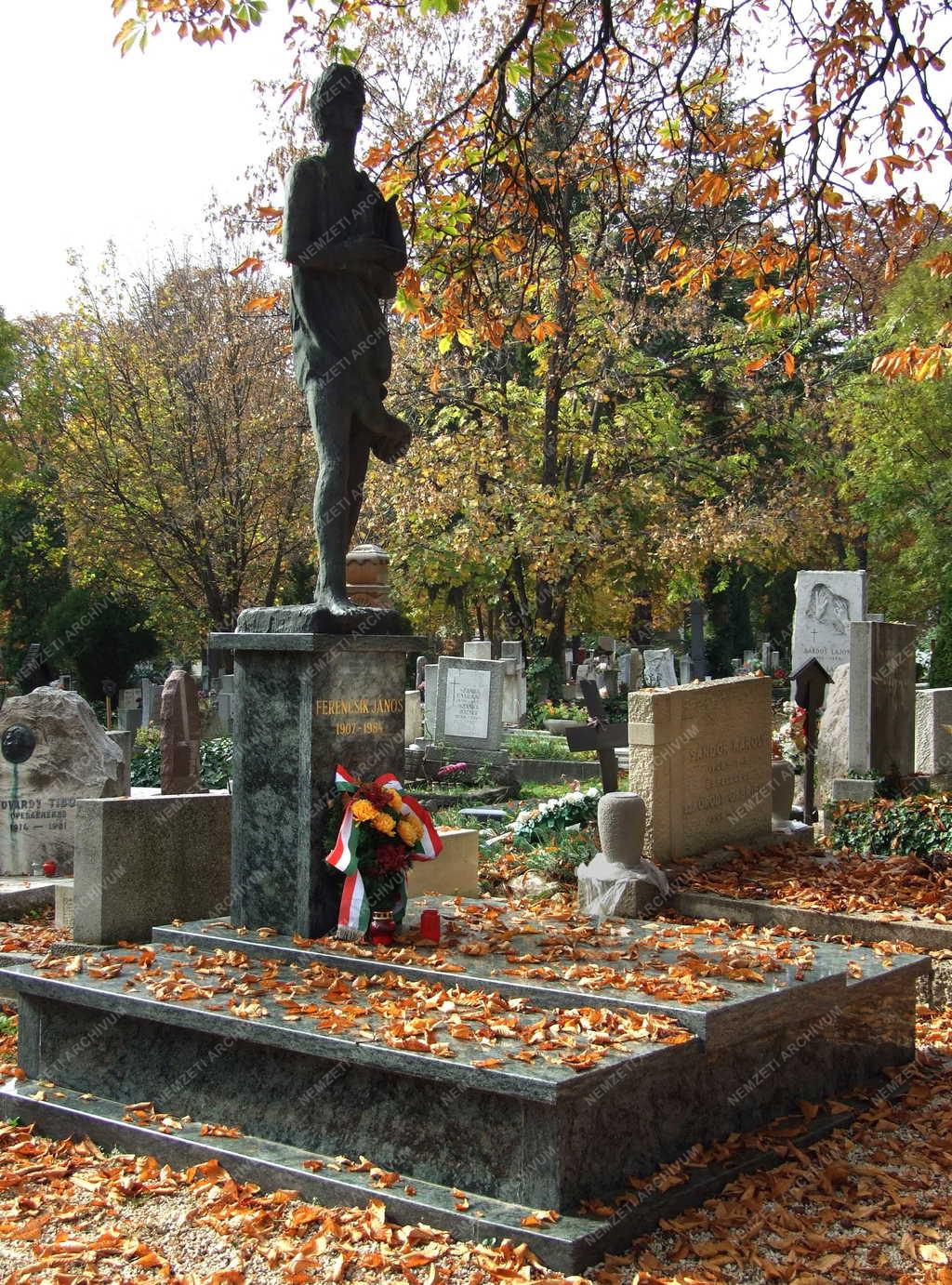 Kegyelet -  Ferencsik János sírja a Farkasréti temetőben