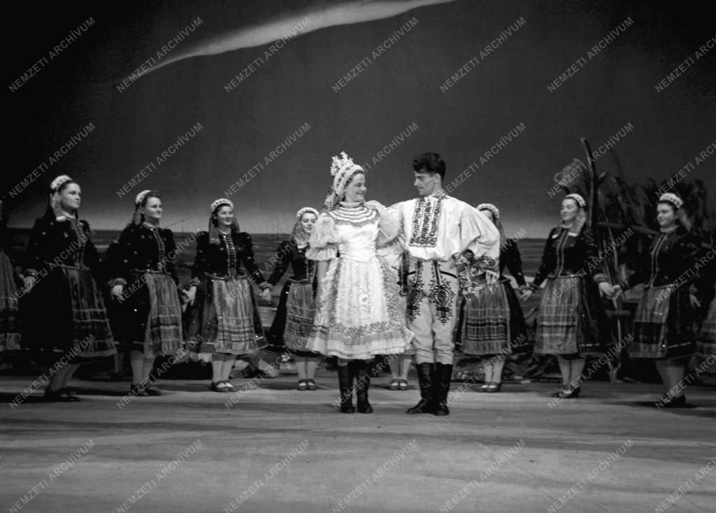 Kultúra - Magyar Állami Népi Együttes