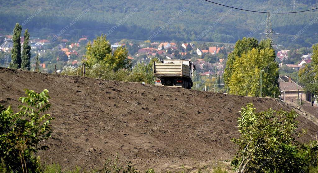 Közlekedés - Korszerűsítik a Budapest-Esztergom vasútvonalat